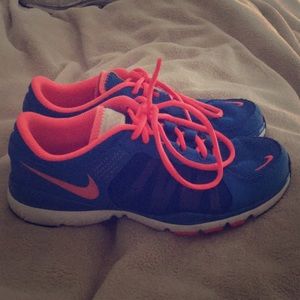 Nike tennis shoes
